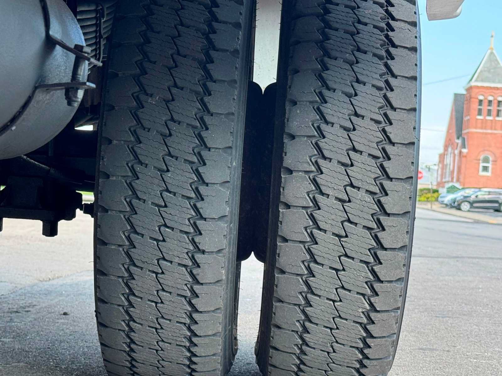 Used 2015 Ford F550 2WD Regular Cab Super Duty image 18