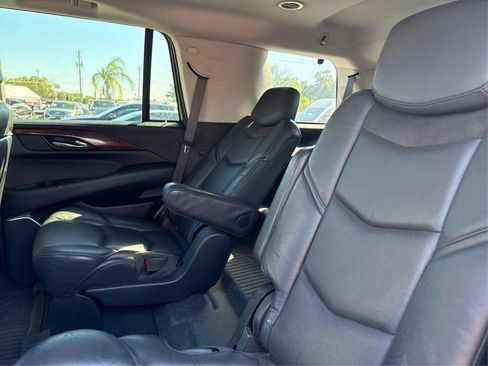 Used 2020 Cadillac Escalade Luxury AWD/4WD image 10