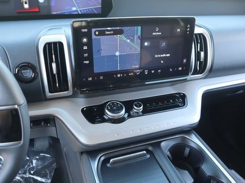 New 2025 Ford Expedition Active image 5