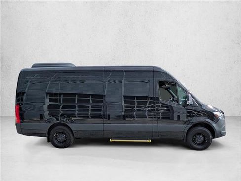 Used 2025 Mercedes-Benz Sprinter 2500 image 4