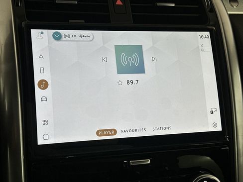 Used 2025 Land Rover Discovery Dynamic SE image 24