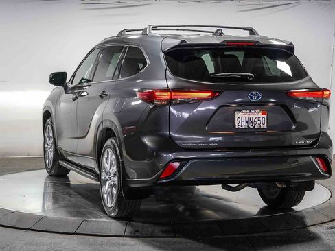 Used 2023 Toyota Highlander Limited AWD/4WD image 2