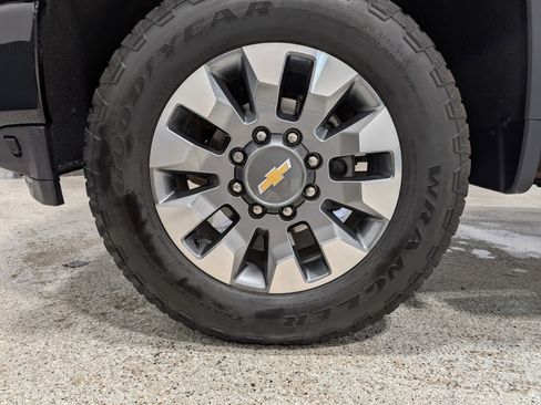 Used 2022 Chevrolet Silverado 2500 Custom image 11