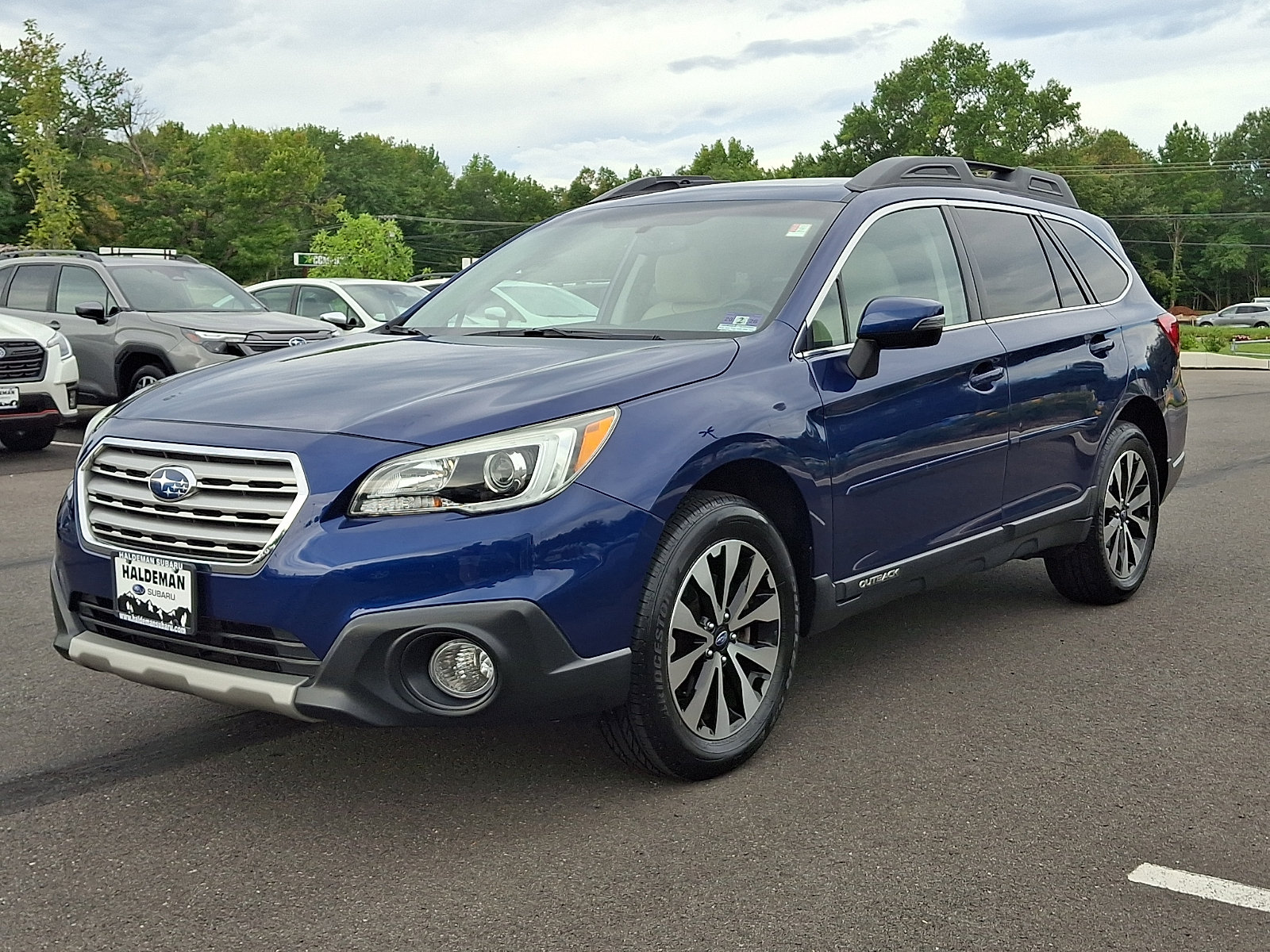 Used 2017 Subaru Outback 2.5i Limited AWD/4WD image 3