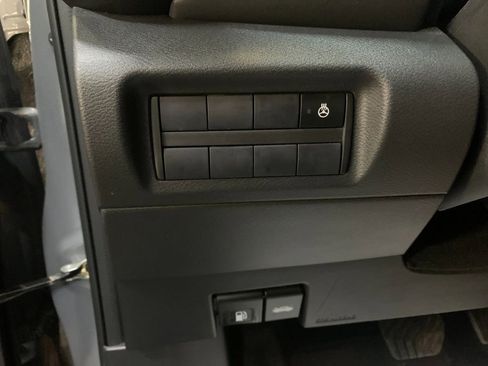 Used 2023 Nissan Kicks SR w/ SR Premium Package FWD image 32