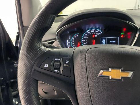 Used 2022 Chevrolet Trax LS w/ Tint and Cruise Package AWD/4WD image 32