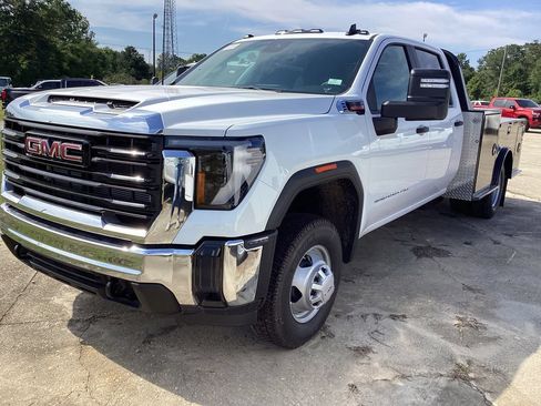 New 2025 GMC Sierra 3500 Pro w/ Convenience Package AWD/4WD image 1