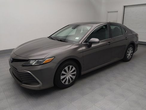 Used 2022 Toyota Camry LE image 2