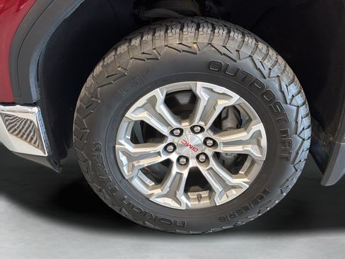 Used 2019 GMC Sierra 1500 SLT w/ X31 Off-Road Package AWD/4WD image 23