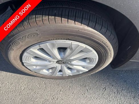Used 2022 Toyota Prius LE FWD image 14