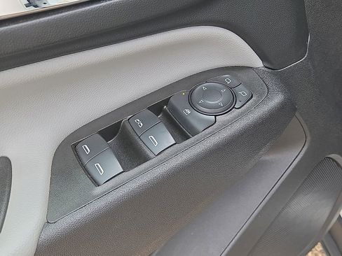 Used 2024 Chevrolet Equinox LS image 23