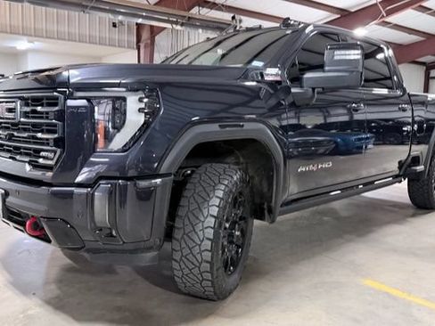 Used 2024 GMC Sierra 2500 AT4 w/ AT4 Premium Plus Package AWD/4WD image 9