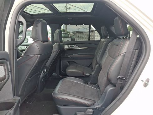 Used 2025 Ford Explorer ST AWD/4WD image 10