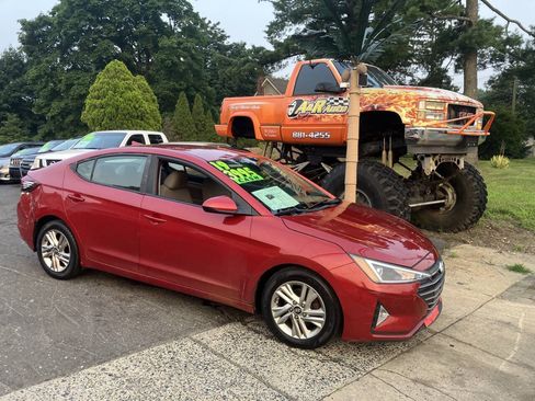 Used 2019 Hyundai Elantra SEL FWD image 2