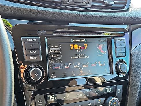 Used 2020 Nissan Rogue Sport SV image 16