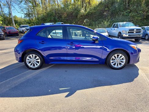 Used 2024 Toyota Corolla SE image 3