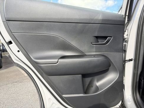 Certified 2025 Hyundai Kona SE image 21