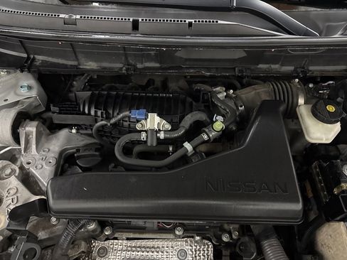 Used 2017 Nissan Rogue SV w/ SV Family Package image 7