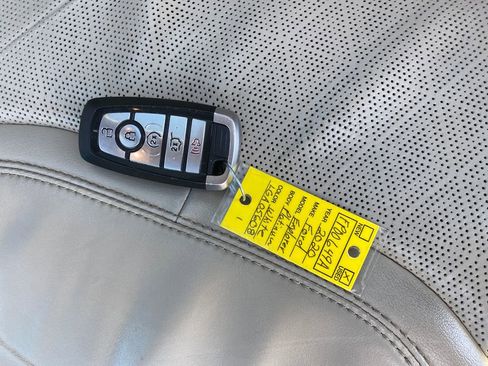 Used 2020 Ford Explorer Platinum w/ Premium Technology Package image 28