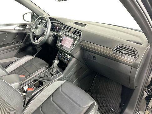 Used 2022 Volkswagen Tiguan SEL R-Line image 31