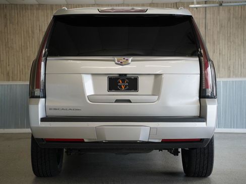 Used 2019 Cadillac Escalade Luxury AWD/4WD image 9