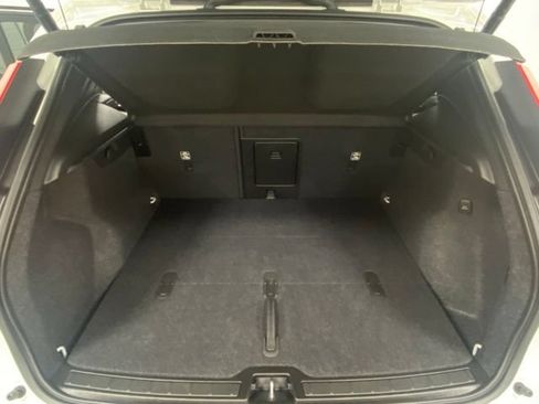Used 2026 Volvo XC40 B5 Plus AWD/4WD image 8