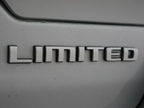 Used 2024 Jeep Grand Cherokee Limited image 37