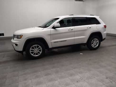 Used 2019 Jeep Grand Cherokee Laredo w/ Security & Convenience Group AWD/4WD image 2