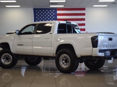 Used 2017 Toyota Tacoma SR5 RWD image 24
