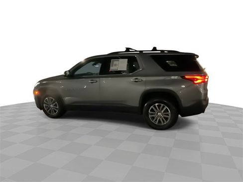 Used 2023 Chevrolet Traverse LT w/ Rear Camera Mirror Package image 5