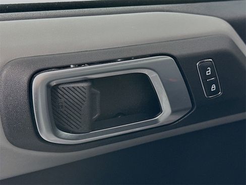 Used 2023 Ford Bronco Badlands image 19