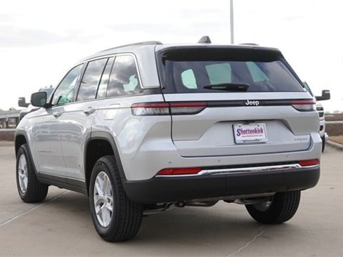 New 2025 Jeep Grand Cherokee Laredo image 7