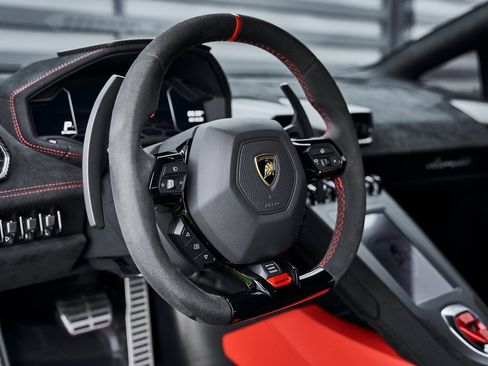 Used 2022 Lamborghini Huracan STO image 44
