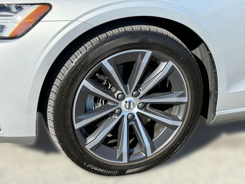 Used 2022 Volvo S60 B5 Momentum image 11