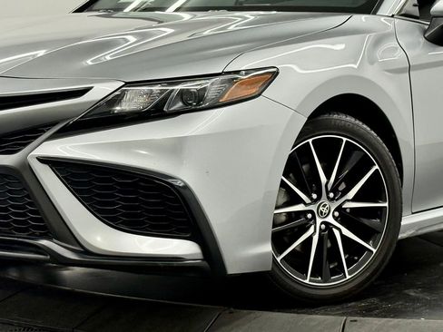 Certified 2022 Toyota Camry SE image 4