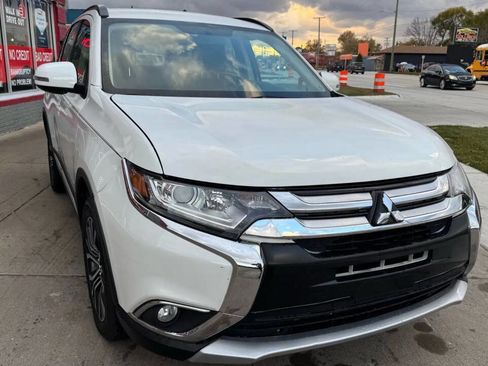 Used 2016 Mitsubishi Outlander SEL image 4