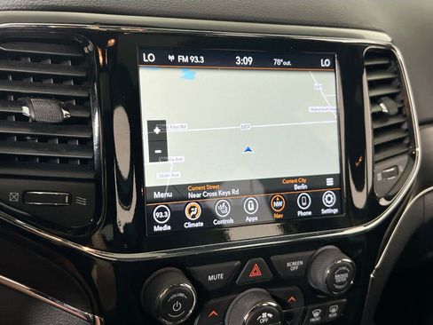 Used 2022 Jeep Grand Cherokee Limited image 12