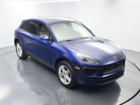 Certified 2024 Porsche Macan image 43