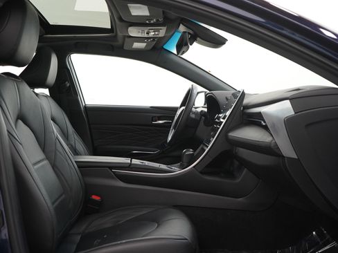 Used 2022 Toyota Avalon Limited FWD image 11