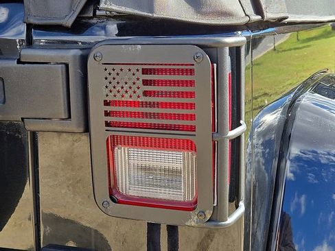 Used 2011 Jeep Wrangler Sahara w/ Dual Top Group image 17