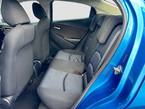 Used 2019 Toyota Yaris LE image 27