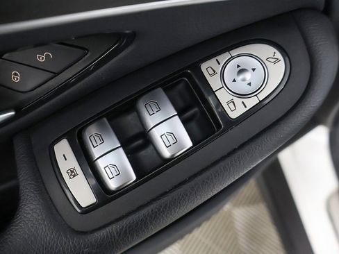 Used 2022 Mercedes-Benz GLC 300 4MATIC w/ Premium Package Lite image 34