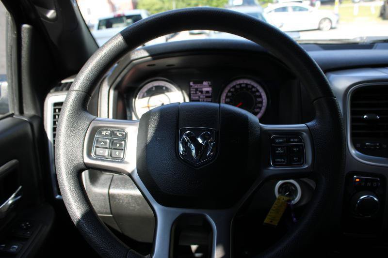 Used 2024 RAM 1500 Warlock RWD image 9