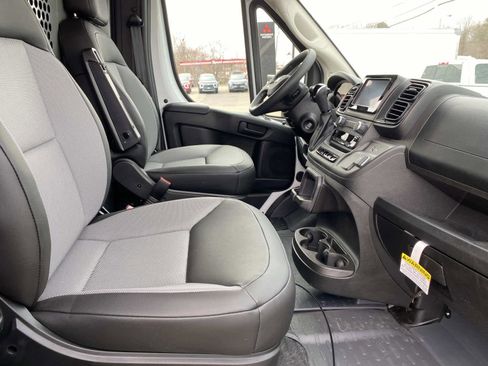 Used 2025 RAM ProMaster 2500 w/ Convenience Group FWD image 24
