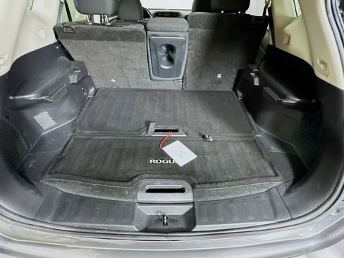 Used 2019 Nissan Rogue S w/ Special Edition Package FWD image 27