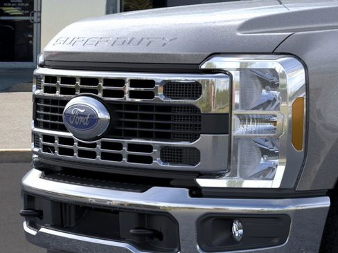 New 2026 Ford F250 XLT w/ FX4 Off-Road Package image 17