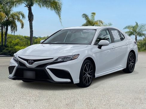 Used 2023 Toyota Camry SE FWD image 2