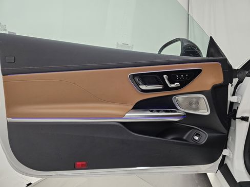 Used 2024 Mercedes-Benz CLE 450 4MATIC Cabriolet image 11