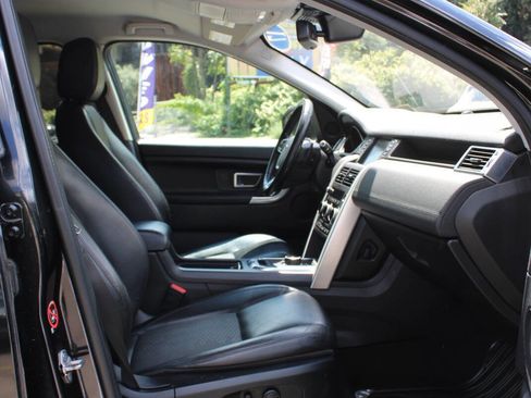 Used 2017 Land Rover Discovery Sport SE image 31