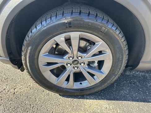 Used 2023 Ford Explorer XLT w/ Equipment Group 202A image 8